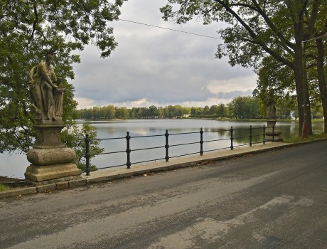 Chlum u Třeboně a rybník Hejtman.